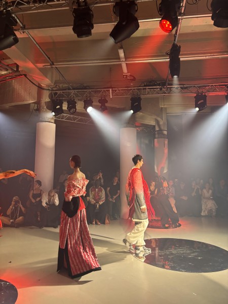 La haute couture rencontrée à Paris : une scène d'art et d'imagination