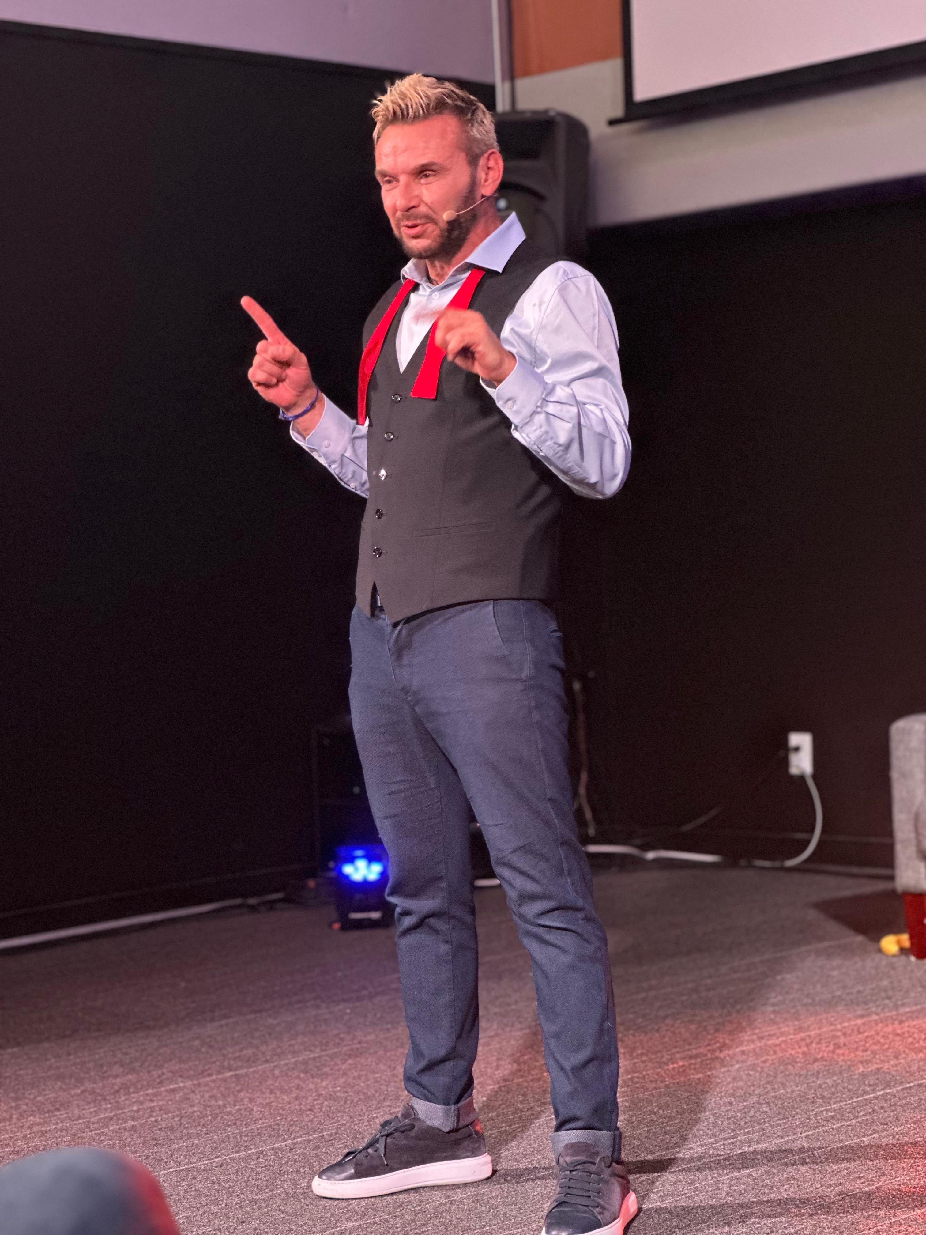 Who's Jeanfi Janssens ?